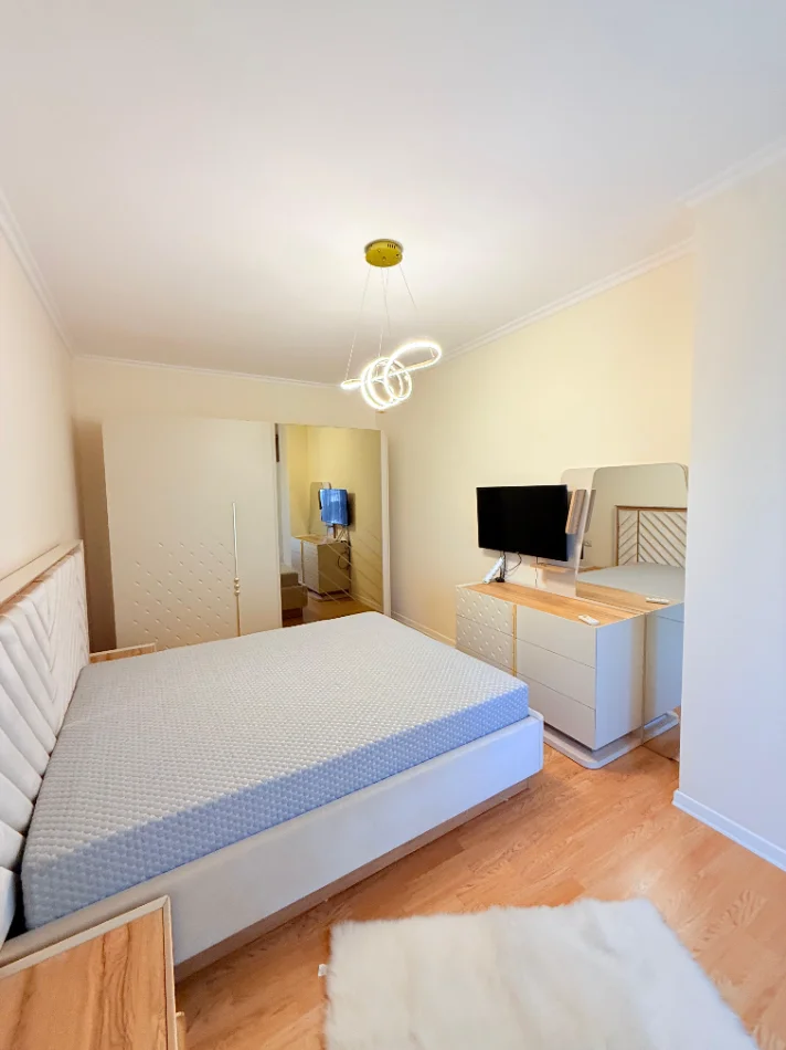 Tirane, jepet me qera apartament 2+1 , 90 m² 1.200 € (rruga e Kosovareve)
