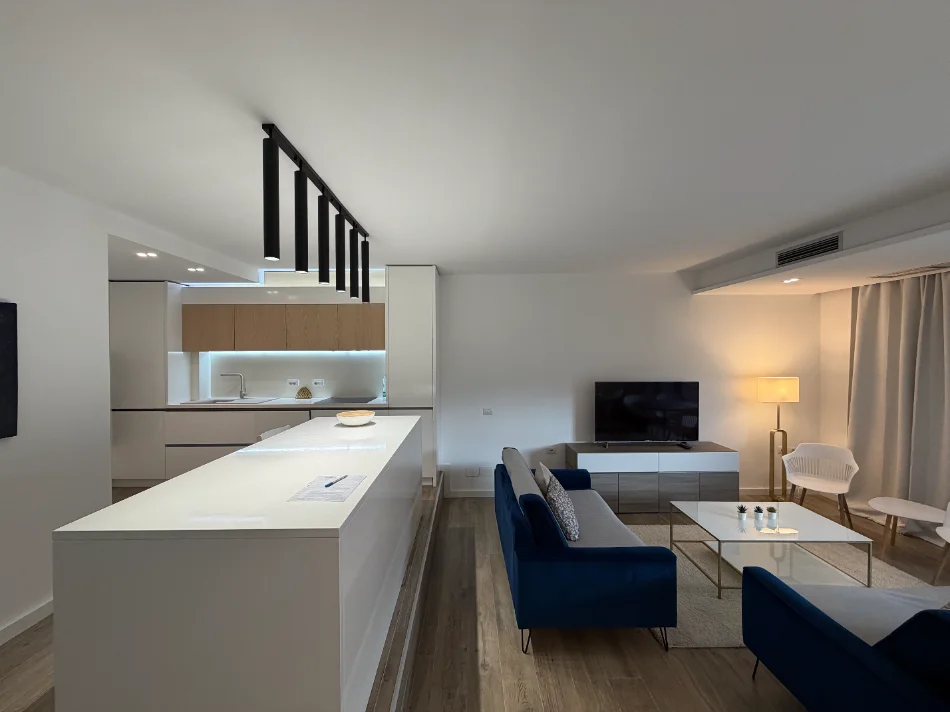 Tirane, jepet me qera Vile 3 Katshe Kati 0, 165 m² 2300 € (Rezidence private, Mullet)