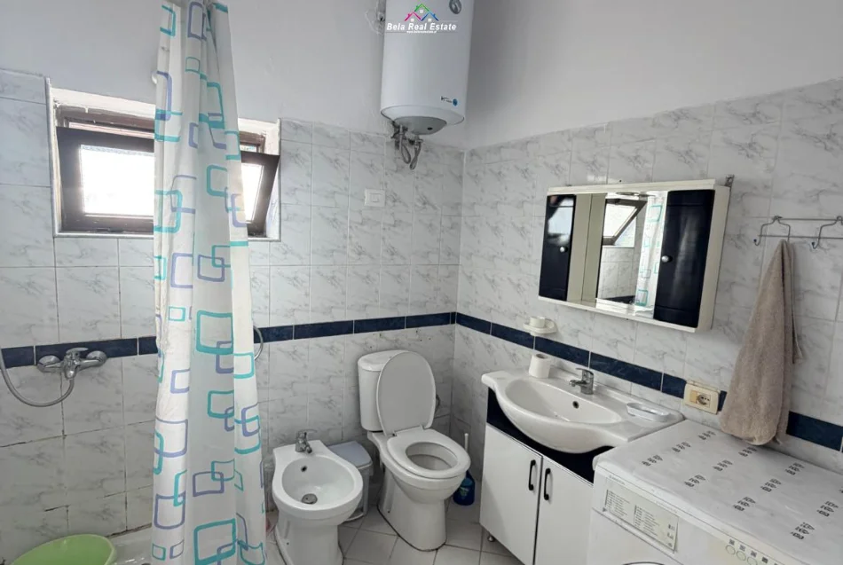 Tirane, jepet me qera apartament 1+1 Kati 2, 60 m² 470 € (Rruga e Barrikadave)