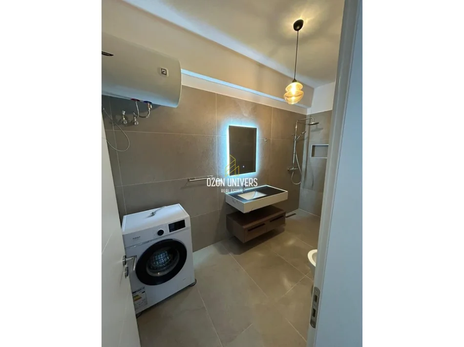 Tirane, jepet me qera apartament 1+1+Ballkon Kati 2, 85 m² 600 € (Xhamllik)