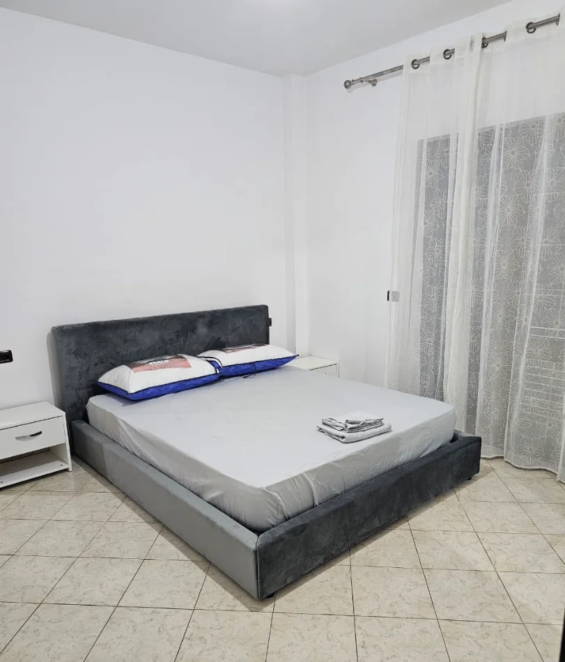 Tirane, jepet me qera apartament 2+1 , 120 m² 350 € 