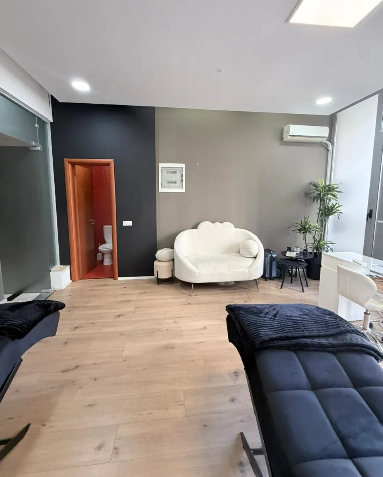 Tirane, jepet me qera zyre , 36 m² 500 € 