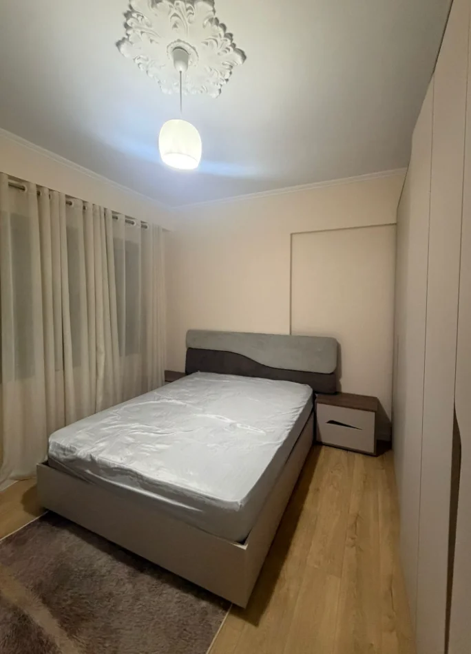 Tirane, jepet me qera apartament 2+1 , 90 m² 1.100 € 