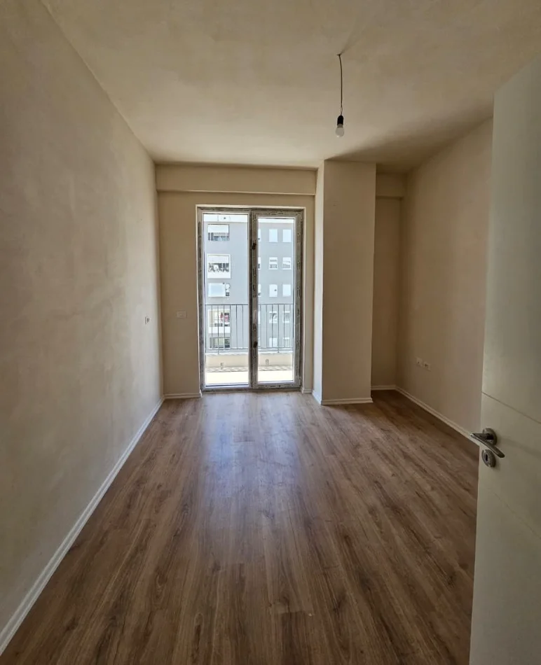 Tirane, shitet apartament 3+1 , 125 m² 400.000 € 