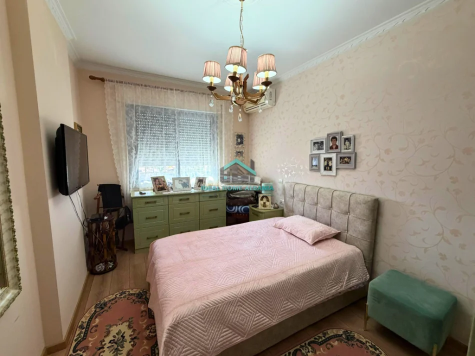 Vlore, shitet apartament 2+1+Ballkon Kati 3, 97 m² 128.000 € (Rruga e Re)