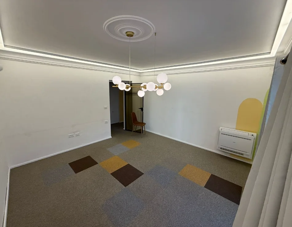 Tirane, jepet me qera zyre , 130 m² 1.500 € 