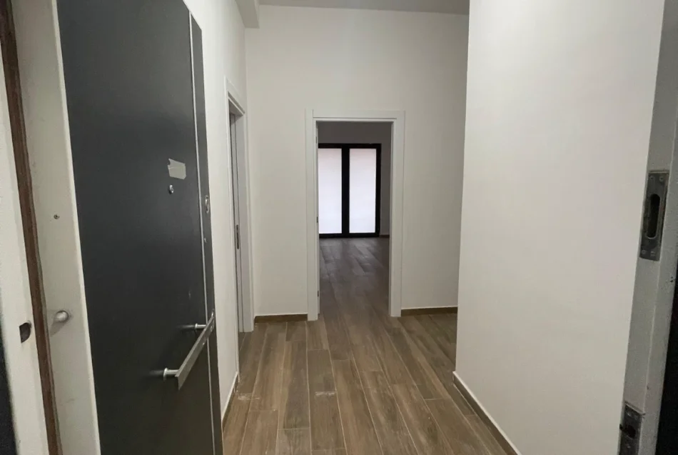 Tirane, jepet me qera zyre Kati 2, 118 m² 650 € (Rruga e Dibres)