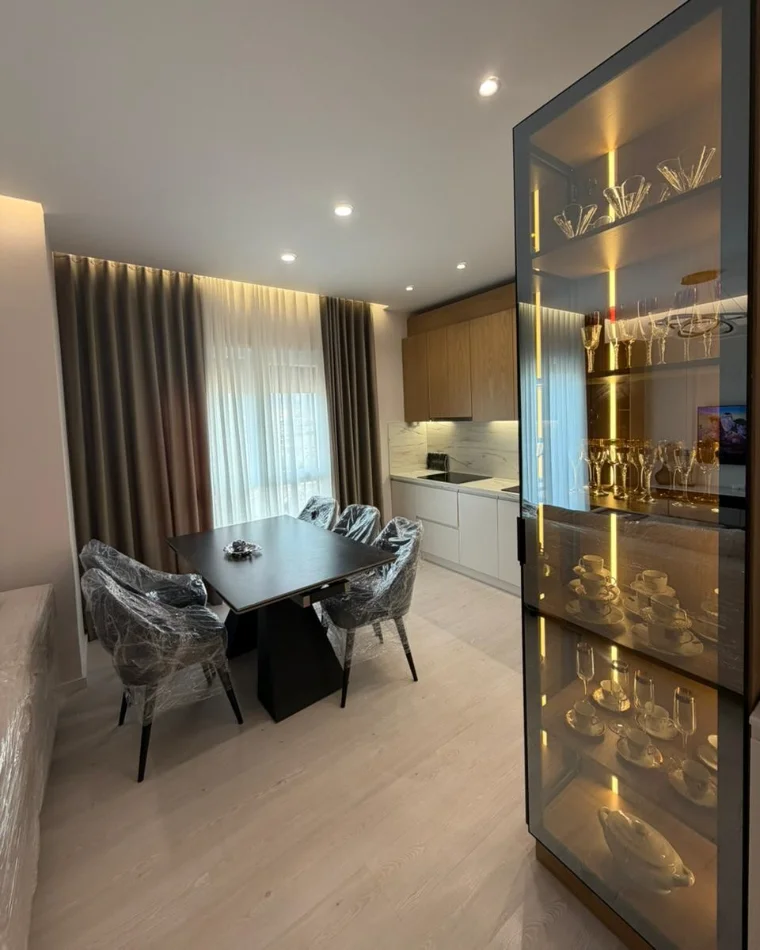 Tirane, jepet me qera apartament 1+1 , 80 m² 800 € 