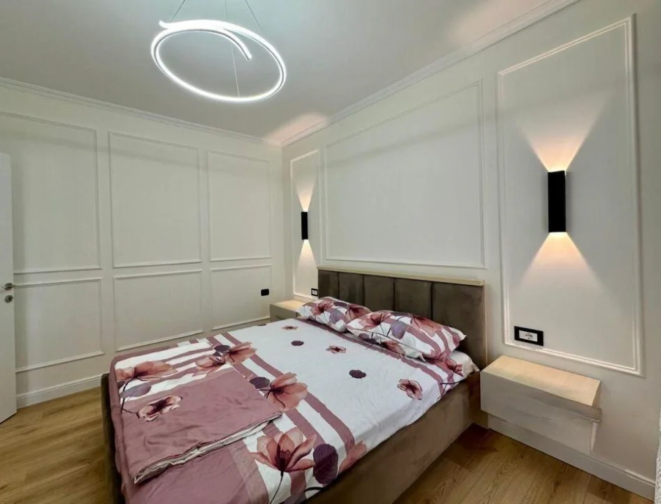 Tirane, jepet me qera apartament 1+1 , 80 m² 900 € 