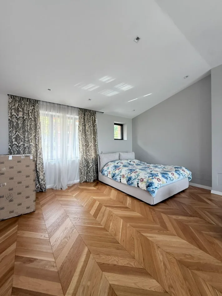 Tirane, shitet Vile 3 Katshe , 387 m² (Secret Garden, TEG)