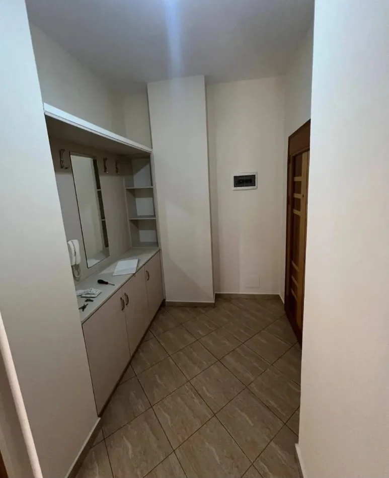 Tirane, jepet me qera apartament 1+1 , 80 m² 450 € 