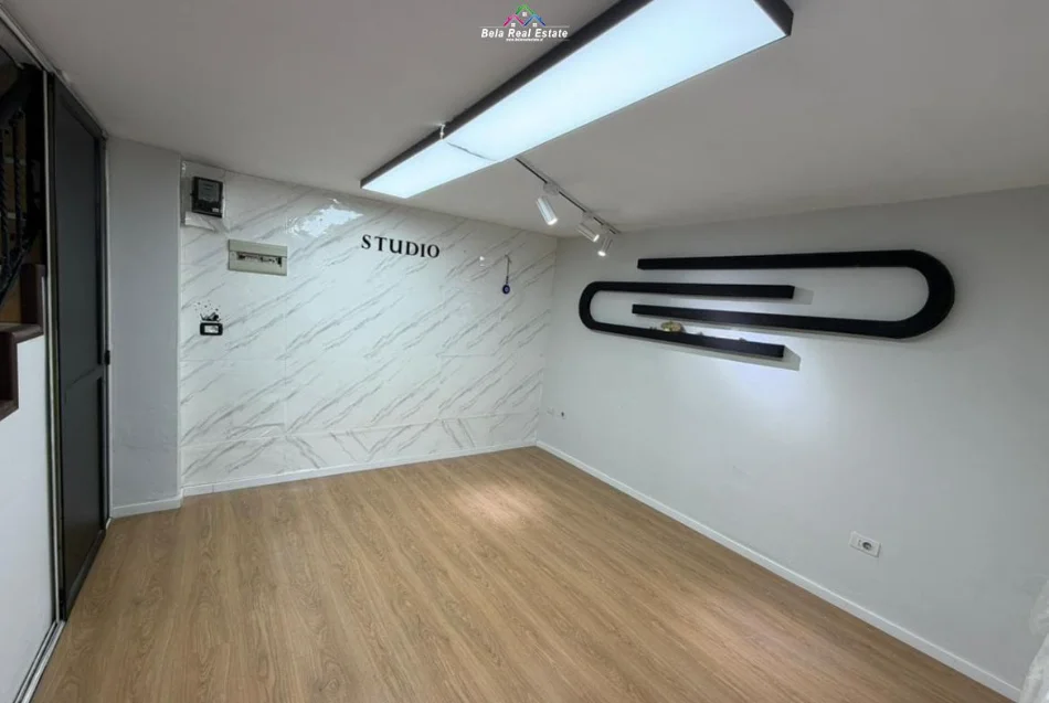 Tirane, jepet me qera dyqan Kati 0, 32 m² 620 € (Rruga Mine Peza)