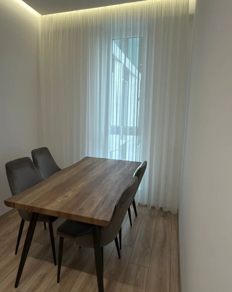 Tirane, jepet me qera apartament 2+1 , 100 m² 1.000 € 