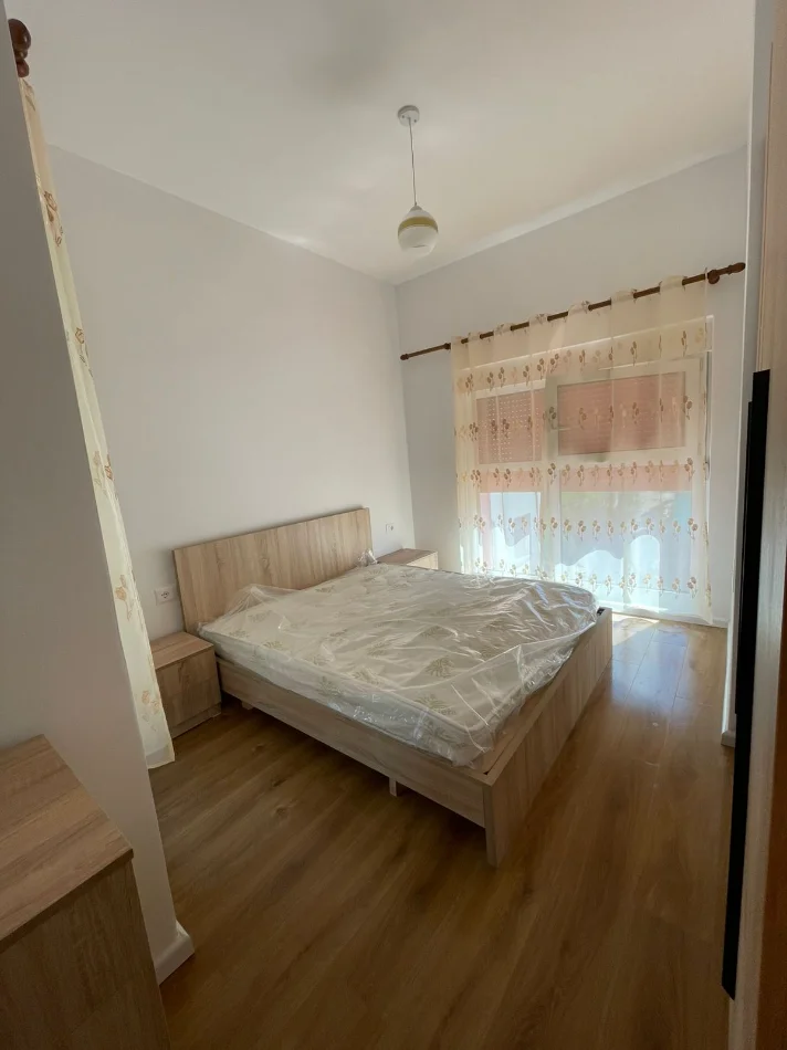 Tirane, jepet me qera apartament 2+1+Ballkon Kati 4, 70 m² 500 € (Ali Demi)