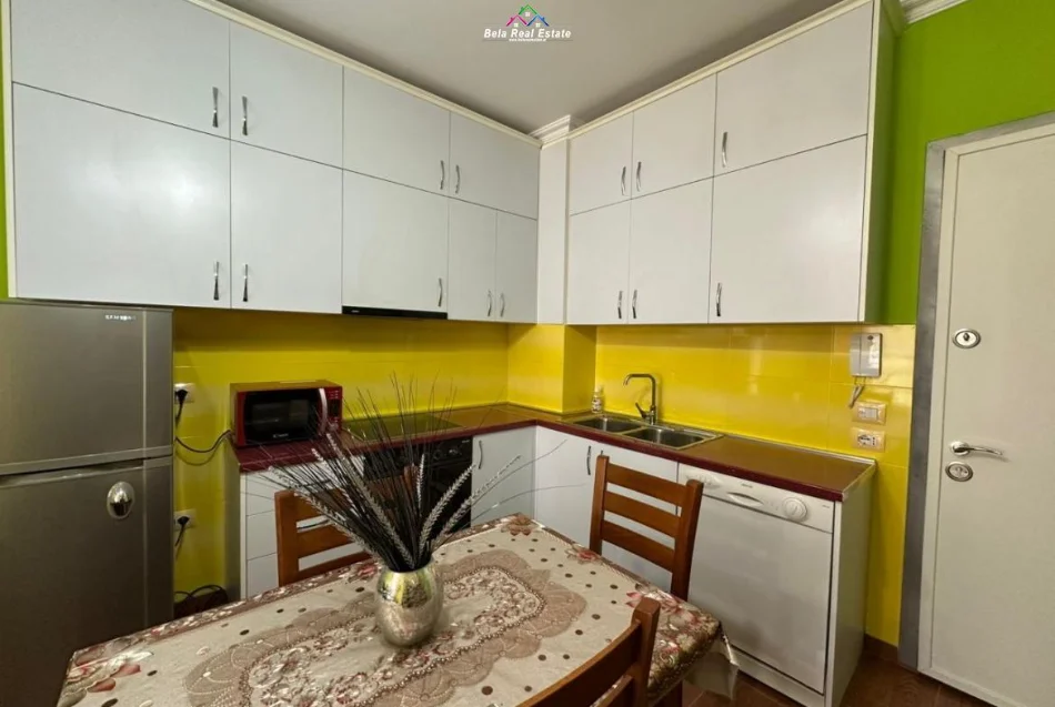 Tirane, jepet me qera apartament 1+1 Kati 2, 72 m² 520 € (Rruga Frosina Plaku)