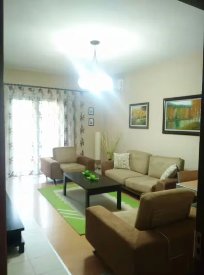 Tirane, jepet me qera Vile 2+1+Ballkon Kati 2, 110 m² 450 € (Ish Tregu Elektrik/Rr.Edison Gjergjo)