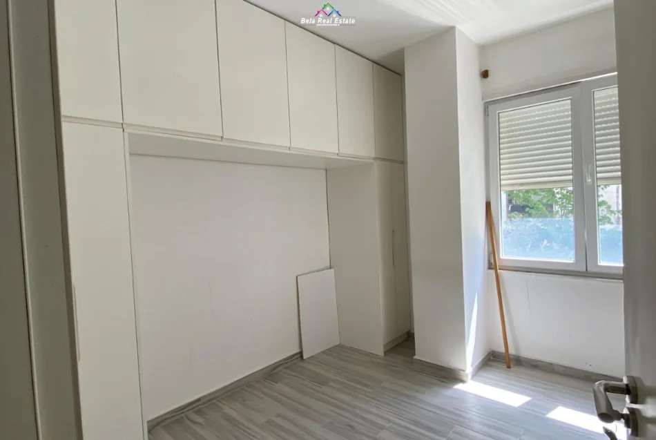 Tirane, jepet me qera apartament 1+1 Kati 2, 55 m² 420 € (Rruga 5 Maji)