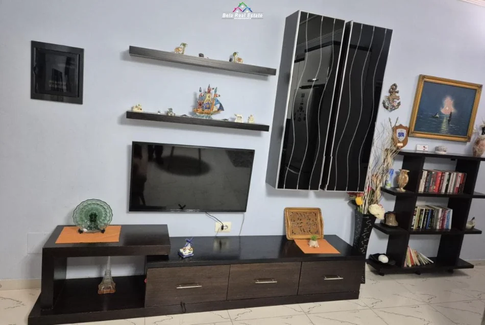 Tirane, jepet me qera apartament 2+1 Kati 6, 90 m² 670 € (Rruga Petro Nini Luarasi)