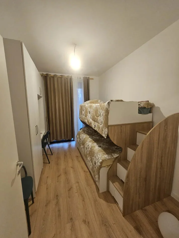 Tirane, jepet me qera apartament 2+1 Kati 4, 110 m² 1.000 € (Rruga Eduart Mano)