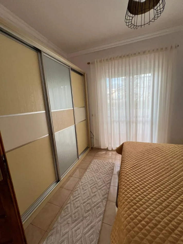 Tirane, jepet me qera Vile 1+1+Ballkon Kati 1, 79 m² 400 € (Rruga 5 Maji)