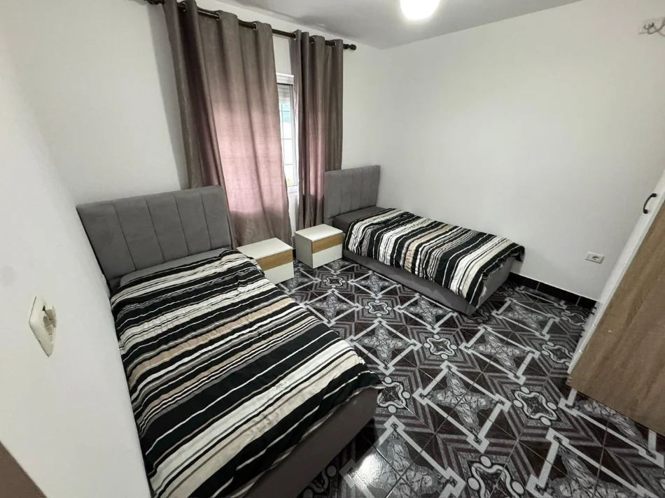Tirane, jepet me qera apartament 2+1+Ballkon Kati 1, 80 m² 550 € (Don Bosko)