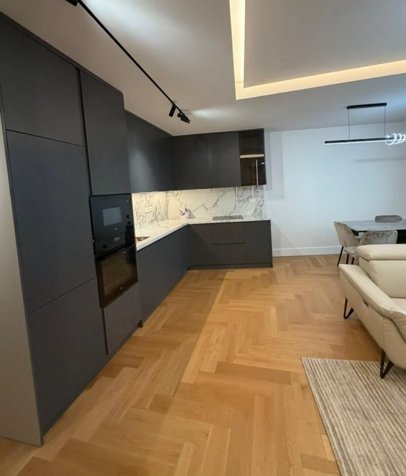 Tirane, jepet me qera apartament 2+1 , 117 m² 2.300 € 