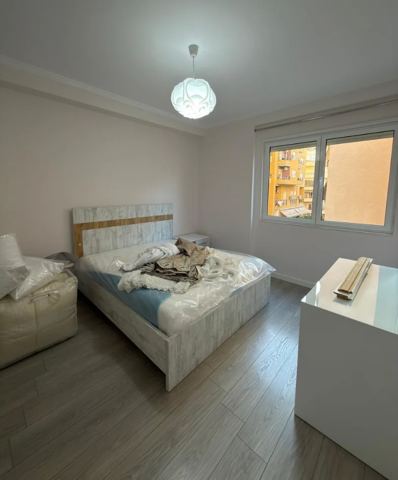 Tirane, jepet me qera apartament 2+1 , 90 m² 848 € 
