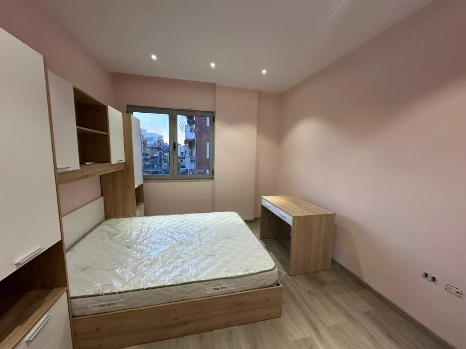 Tirane, jepet me qera apartament 3+1+Ballkon Kati 7, 155 m² 1.400 € (Shkolla e Mesme “Ismail Qemali”)