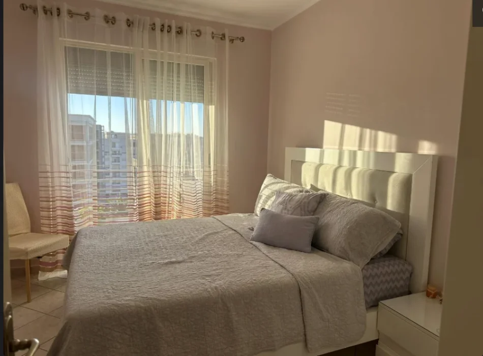 Tirane, jap me qera apartament 1+1+Ballkon Kati 8, 64 m² 450 € (Astir, afer vila L)