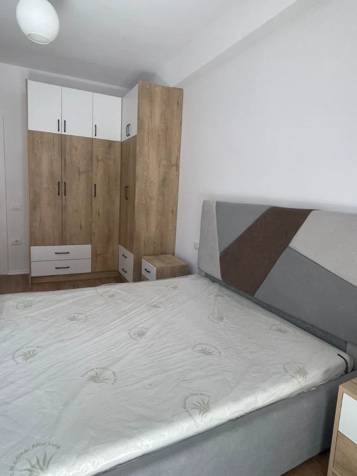 Tirane, jepet me qera apartament 1+1 Kati 4, 75 m² (Sokrat Miho)