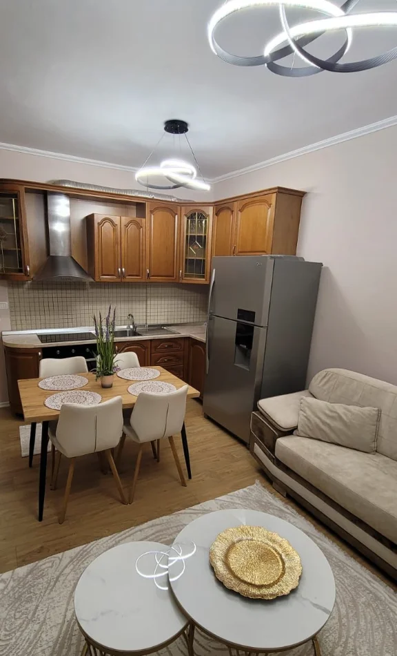 Tirane, jepet me qera apartament 2+1 , 99 m² 800 € 