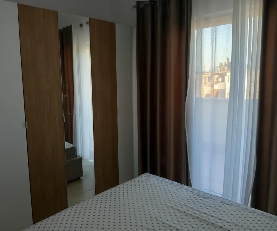 Tirane, jepet me qera apartament 2+1 , 80 m² 650 € 