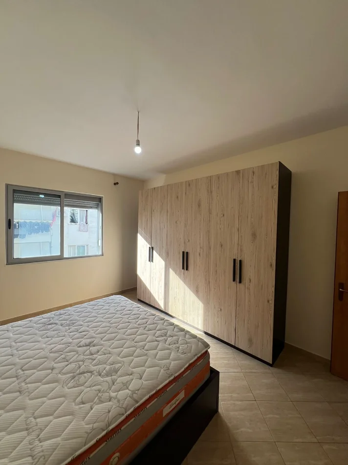 Tirane, jepet me qera apartament 1+1 , 77 m² 450 € (pranë Qendrës Eleonor)