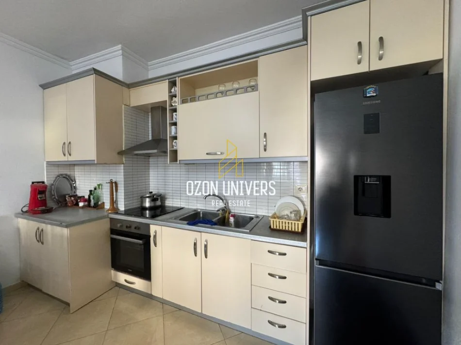 Tirane, jepet me qera apartament 2+1+Ballkon Kati 2, 115 m² 500 € (Fresk)
