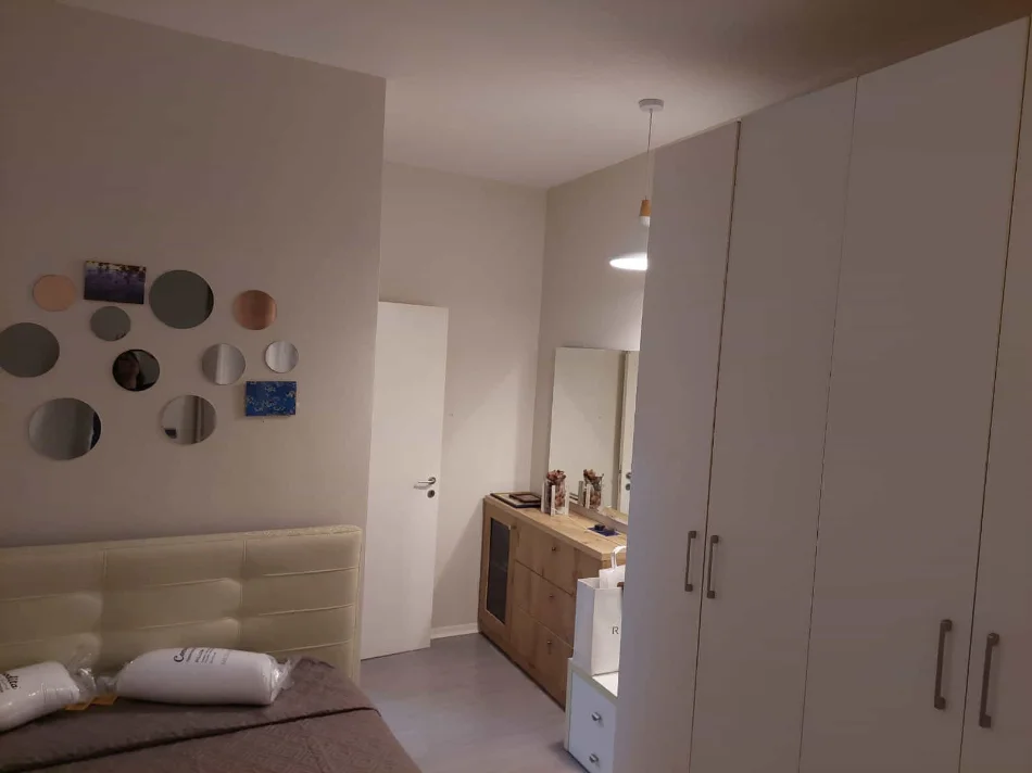 Tirane, jepet me qera apartament 1+1 Kati 2, 60 m² 630 € (Rruga e Elbasanit)
