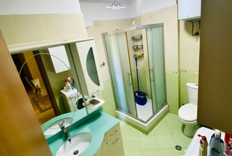 Tirane, jepet me qera apartament 1+1 Kati 1, 65 m² 470 € (Bill Klinton)
