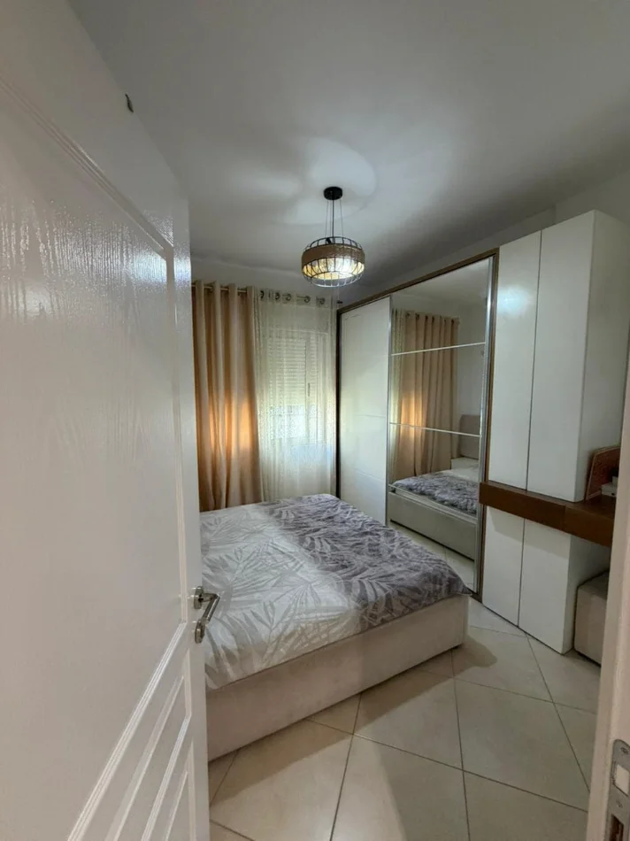 Tirane, jepet me qera apartament 1+1 Kati 2, 65 m² 500 € (Rruga e Kavajes)