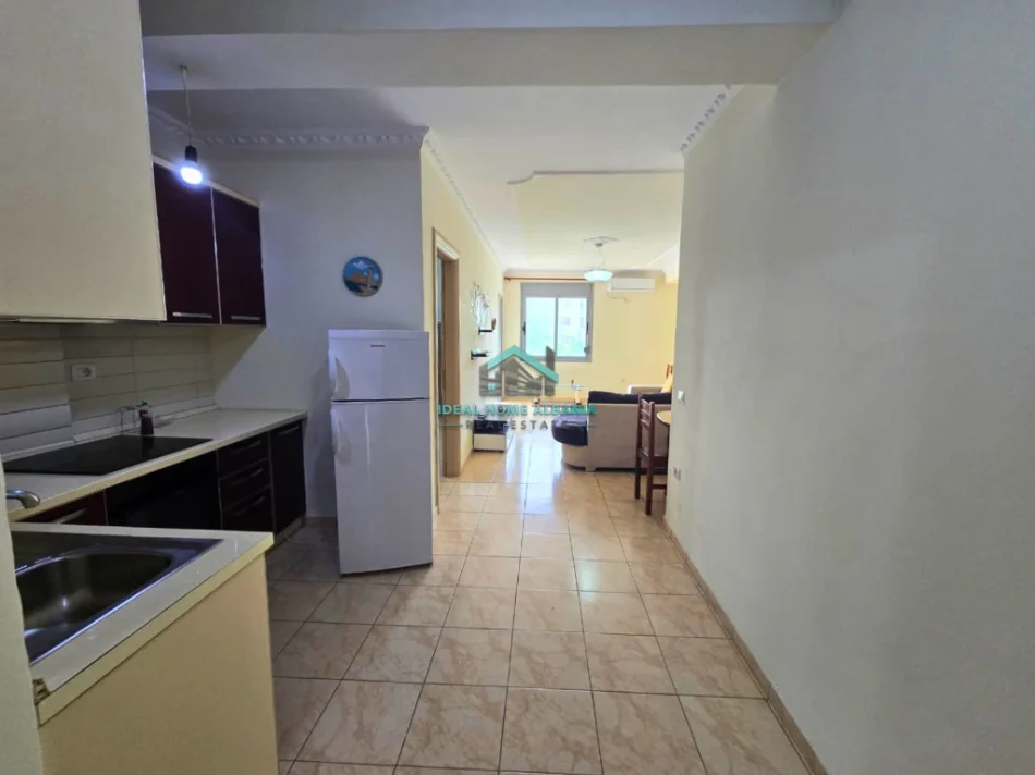 Vlore, jepet me qera apartament 1+1+Ballkon Kati 4, 60 m² 300 € (transballkanike vlore)