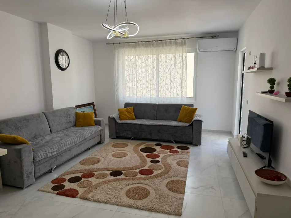 Tirane, jepet me qera apartament 2+1+Aneks+Ballkon Kati 4, 120 m² 50.000 leke (astir afer univers bar)