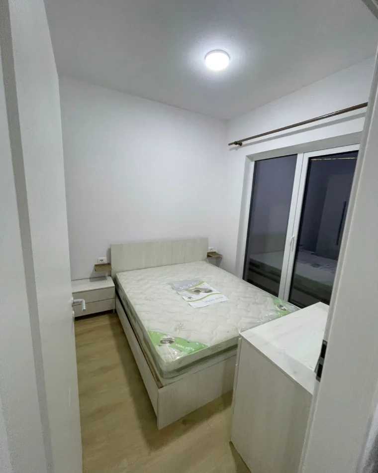 Tirane, jepet me qera apartament 1+1+Ballkon Kati 8, 55 m² 380 € (Ali Demi)