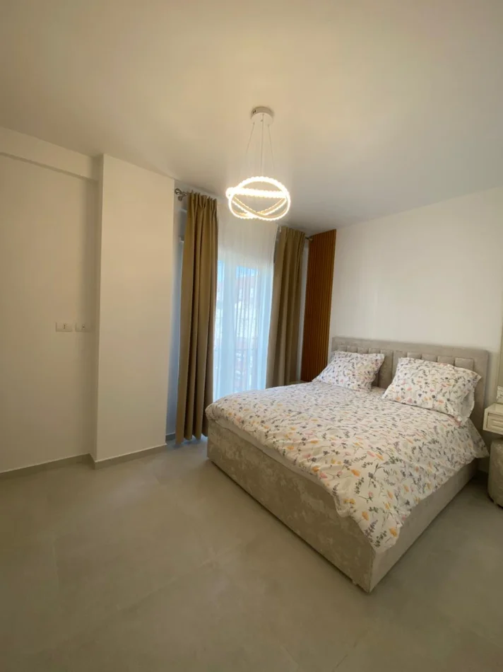 Tirane, jepet me qera apartament 2+1 , 98 m² 1.000 € (Pazari i Ri)