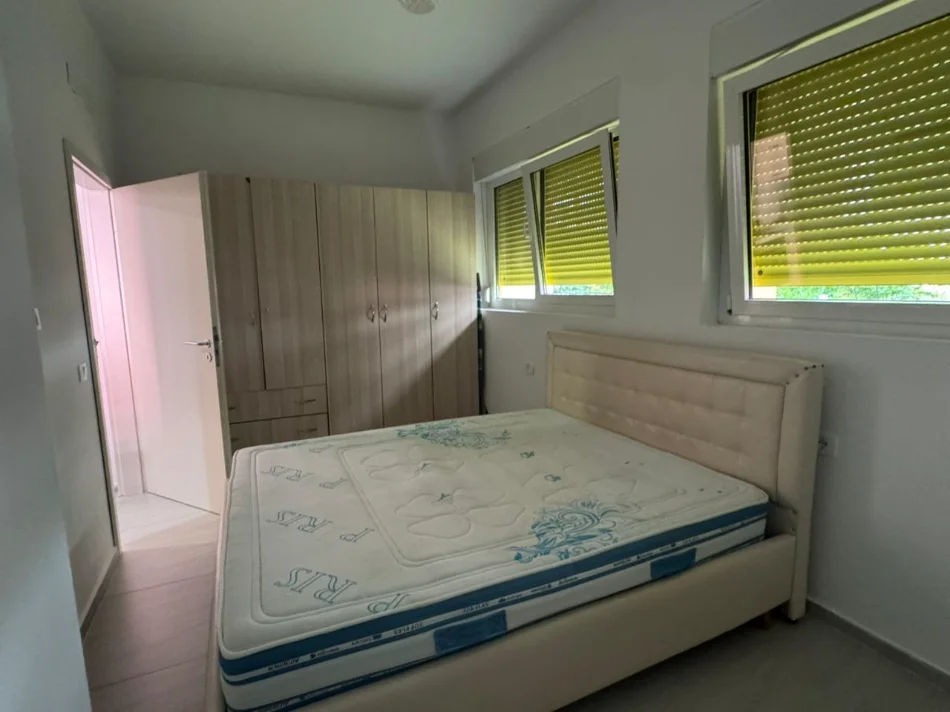 Tirane, jepet me qera apartament 1+1 Kati 1, 350 € 