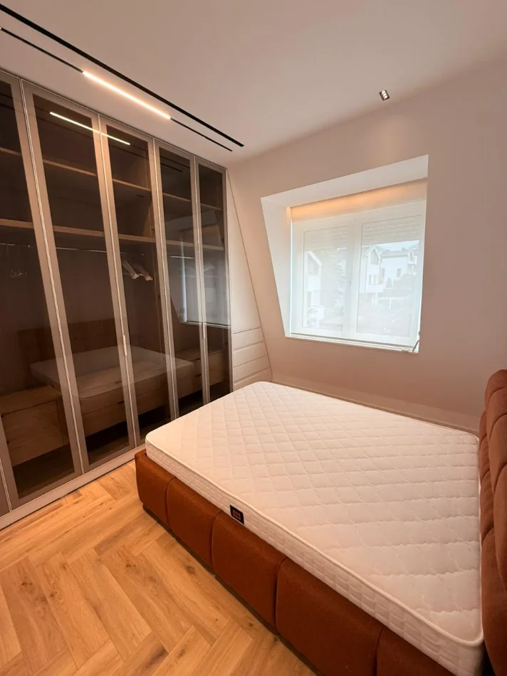 Tirane, jepet me qera apartament 2+1 , 125 m² 1.800 € (TEG)
