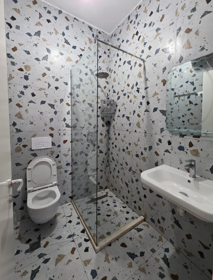 Tirane, jepet me qera apartament 1+1+Ballkon , 65 m² 450 € 