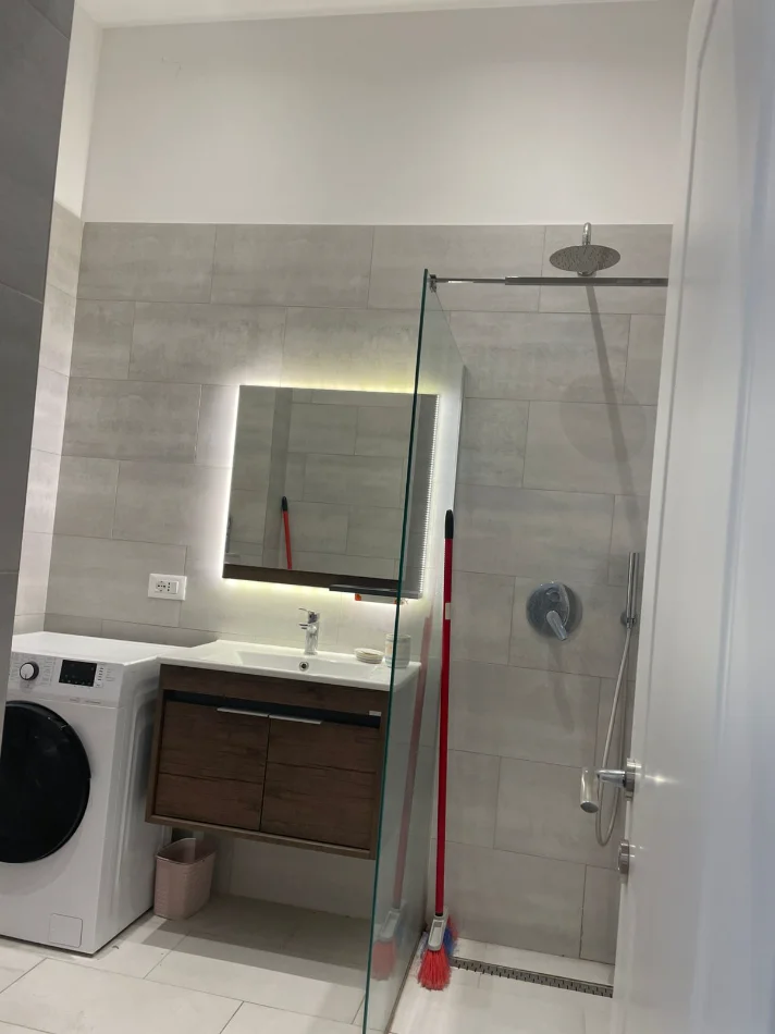 Tirane, jepet me qera apartament 2+1 Kati 2, 70 m² 800 € (Rruga e Durresit)