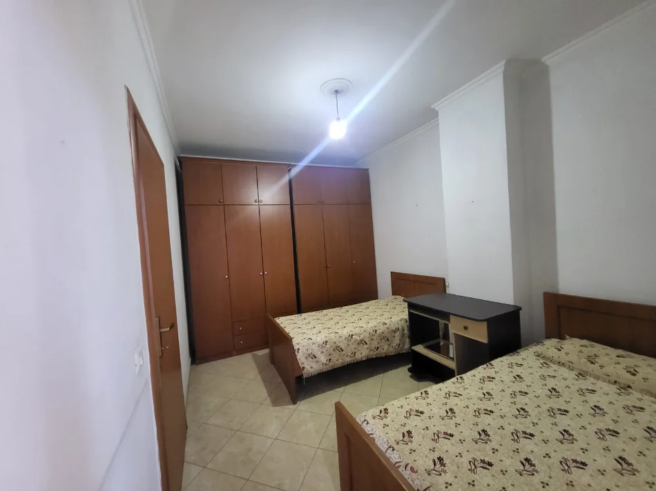 Tirane, jepet me qera apartament 2+1+Ballkon Kati 5, 70 m² 450 € (Astir)