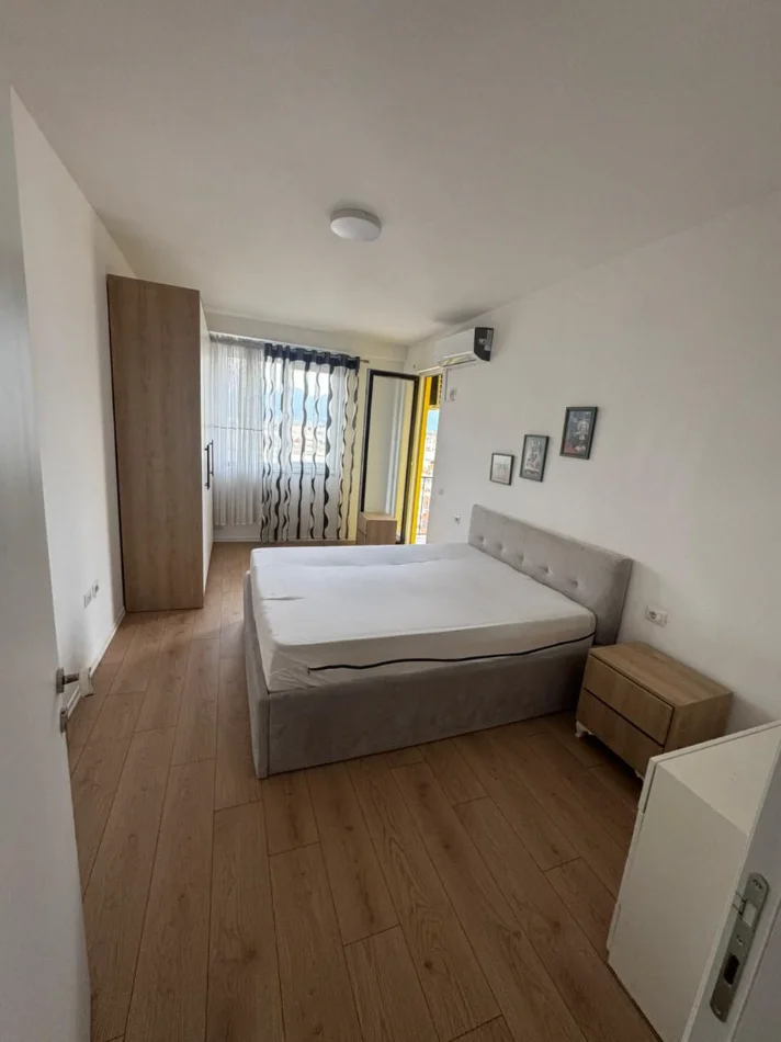 Tirane, jepet me qera apartament 2+1+Ballkon Kati 9, 72 m² 500 € (Yzberisht)