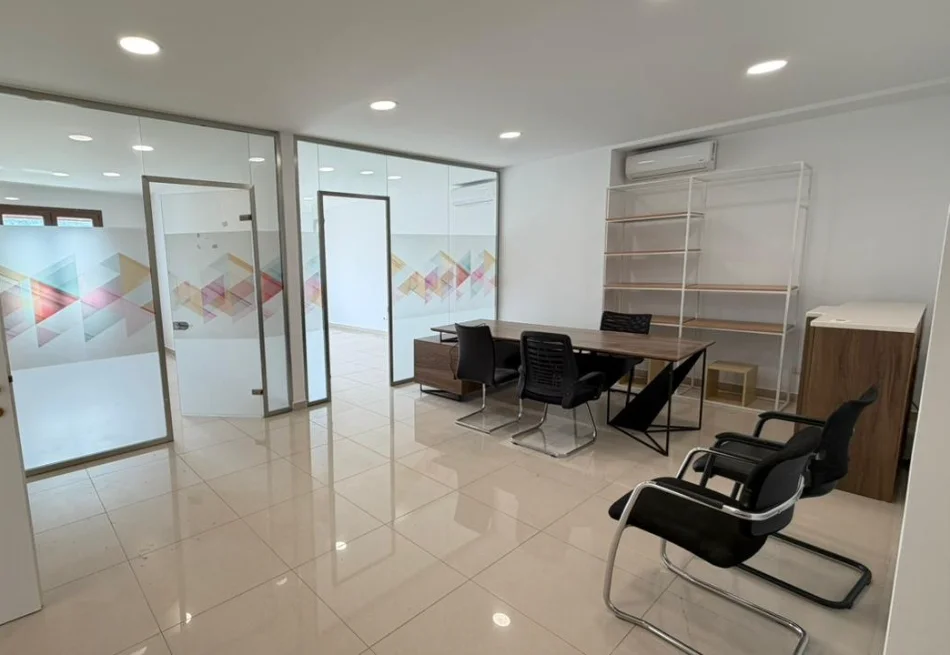 Tirane, jepet me qera ambjent biznesi , 180 m² 2.500 € 