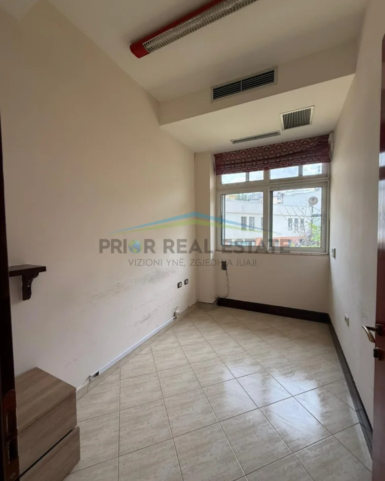 Tirane, shitet apartament 2+1+Aneks Kati 1, 137 m² 270.000 € 