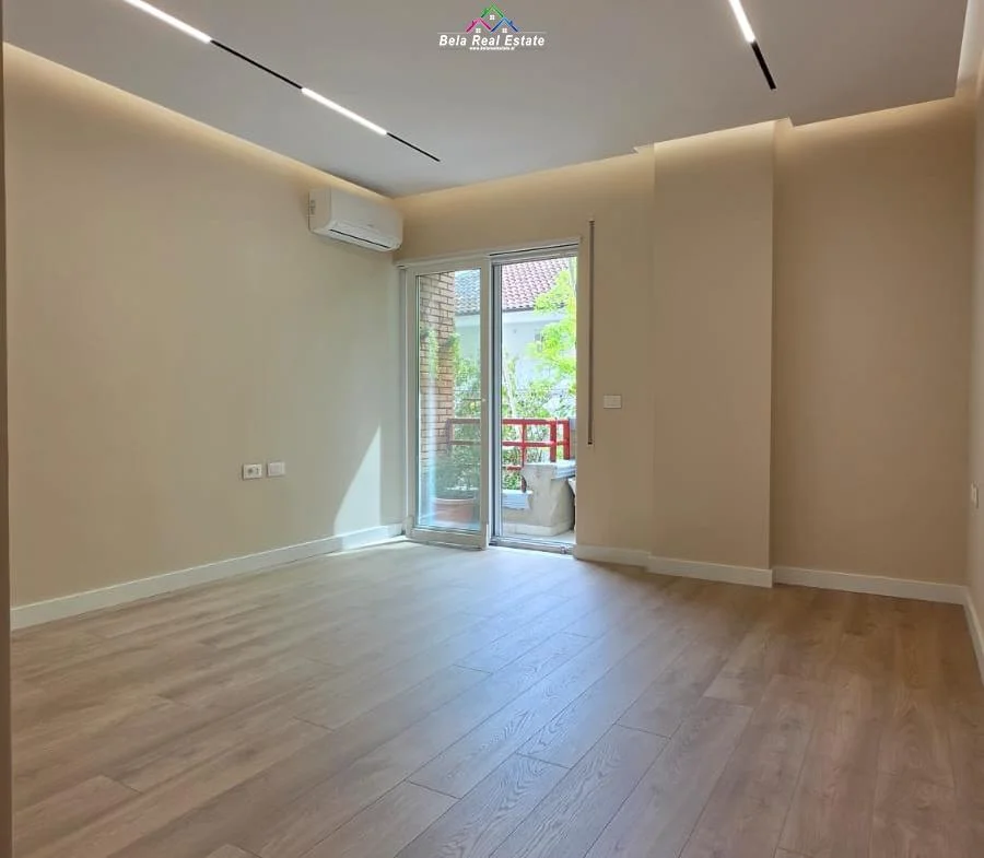 Tirane, jepet me qera zyre Kati 3, 131 m² 2.640 € (Rruga e Elbasanit)